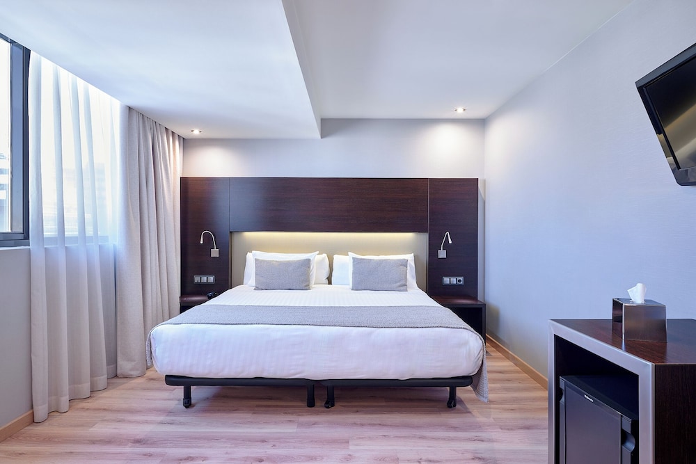 PREMIUM, SINGLE, DOUBLE BED, JETTED TUB