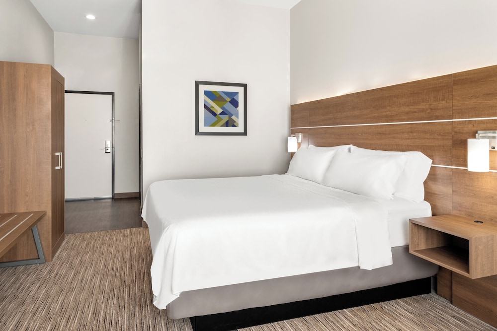 Holiday Inn Express Suites Graham 24/50