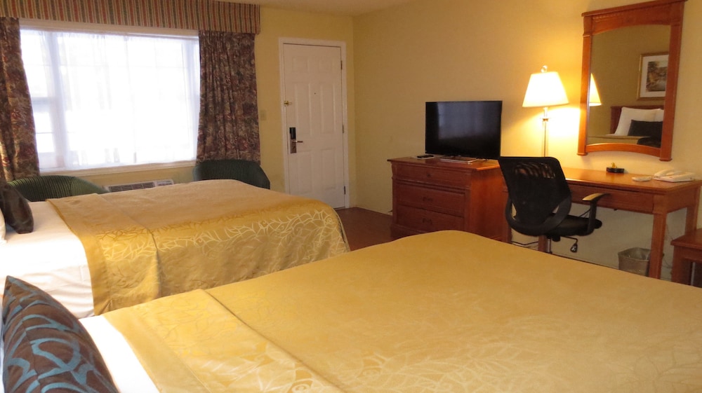 Super 8 by Wyndham Gananoque - Country Squire Resort 24/88