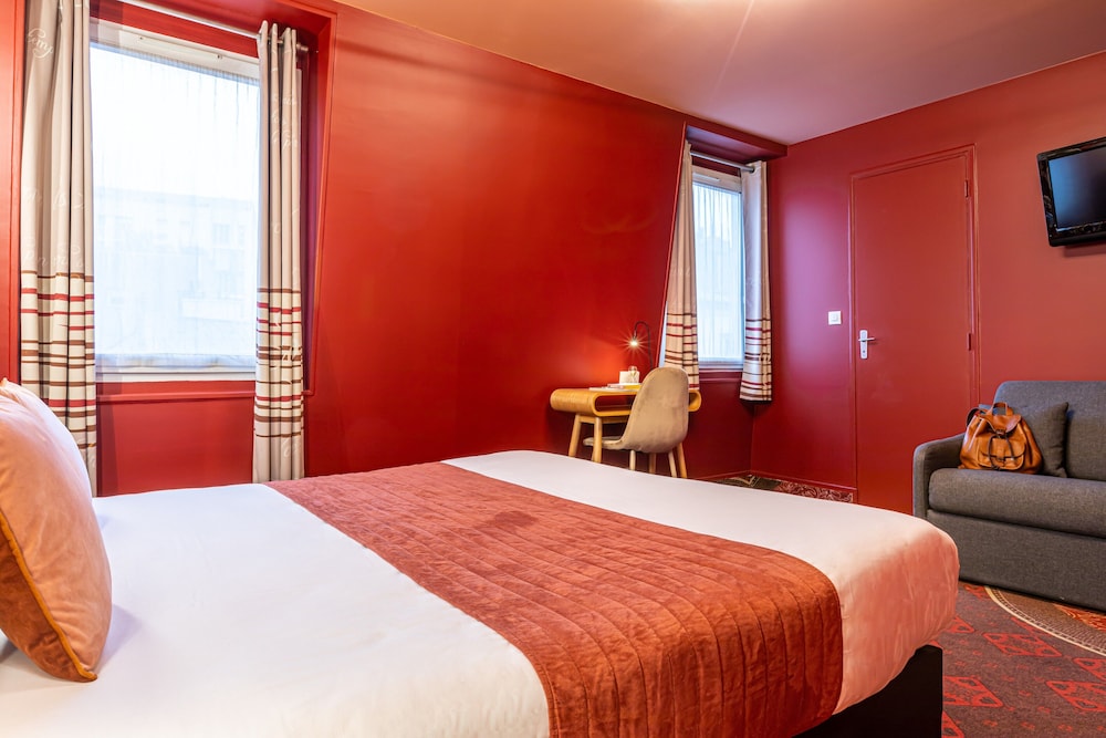 ROOM, TRIPLE, QUEEN BED, SOFA