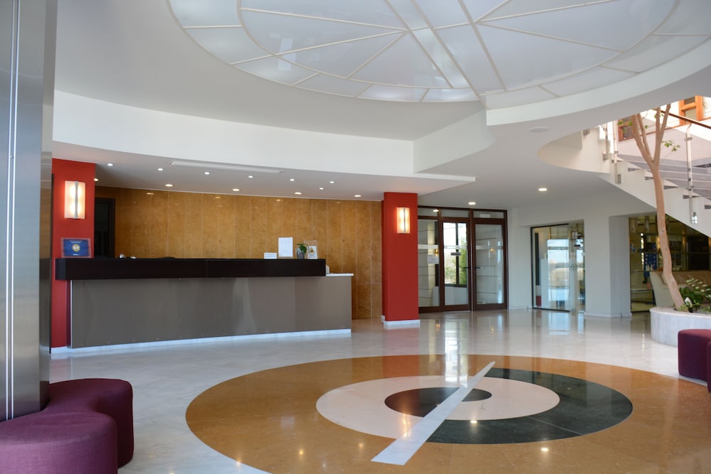 Macaris Suites And Spa 3/66