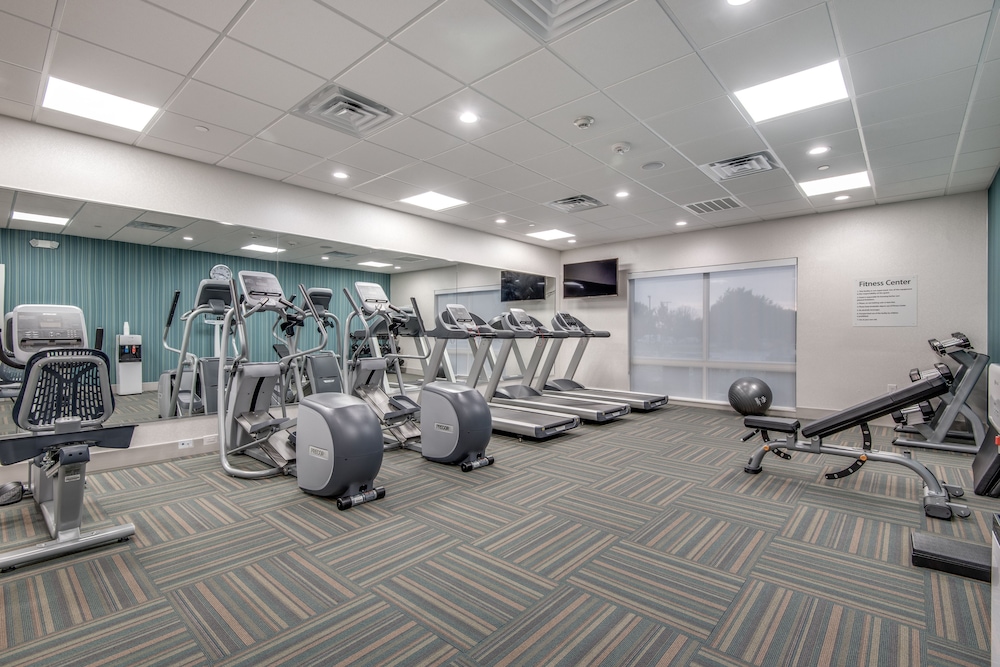 Holiday Inn Express And Suites Dallas North Addison 34/64