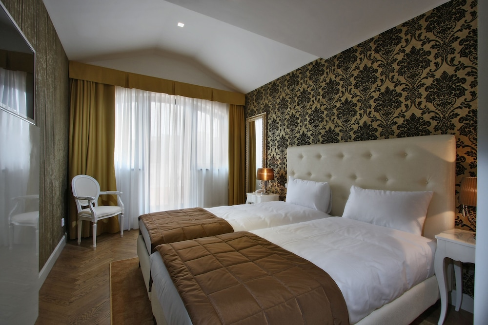 Numa I Flow Rooms & Apartments 12/67