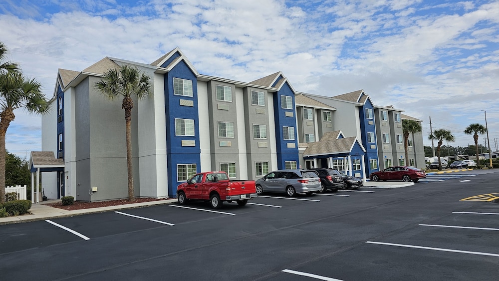 Microtel Inn & Suites By Wyndham Bushnell 21/24