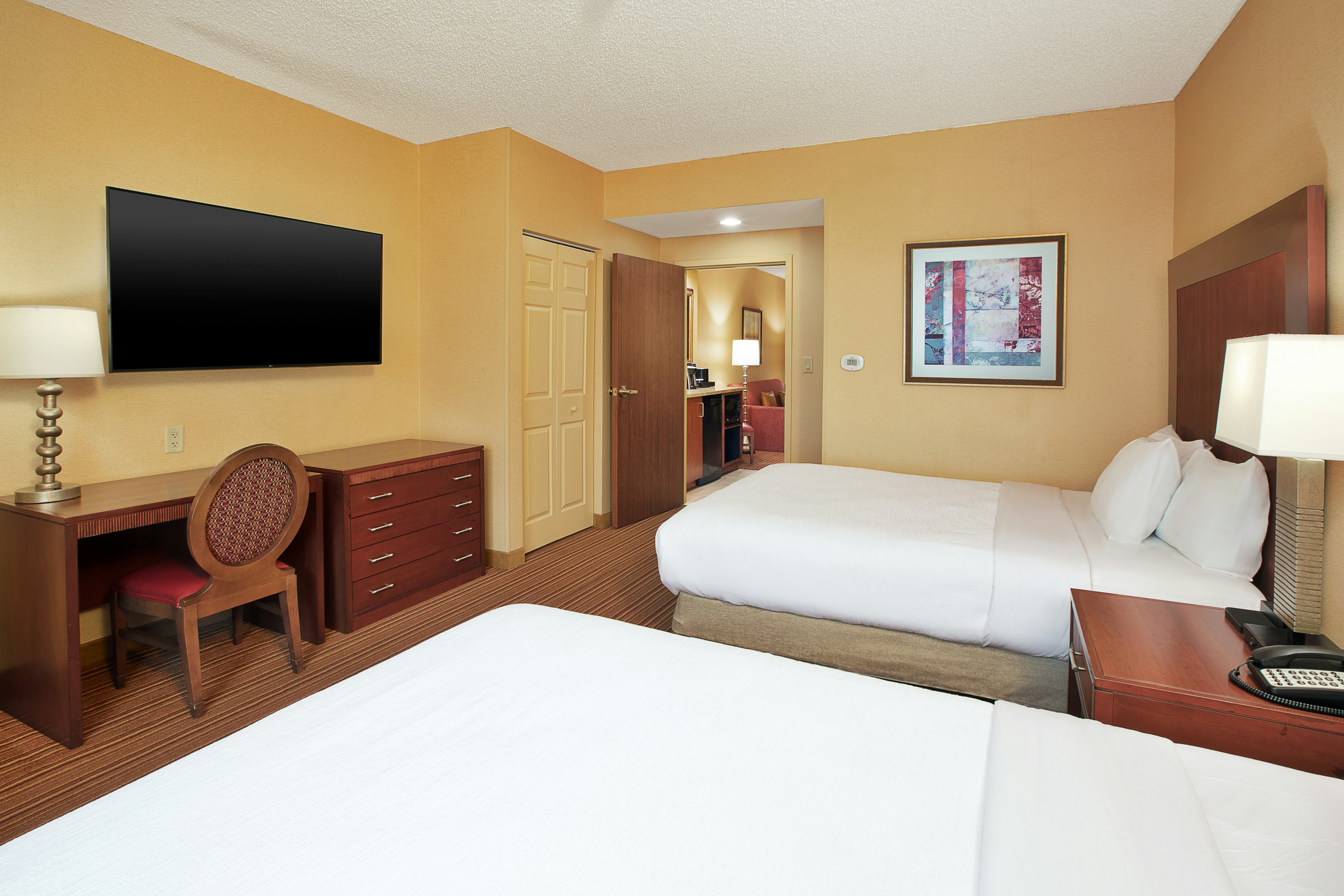 Pure, 2 Queen Beds, Accessible