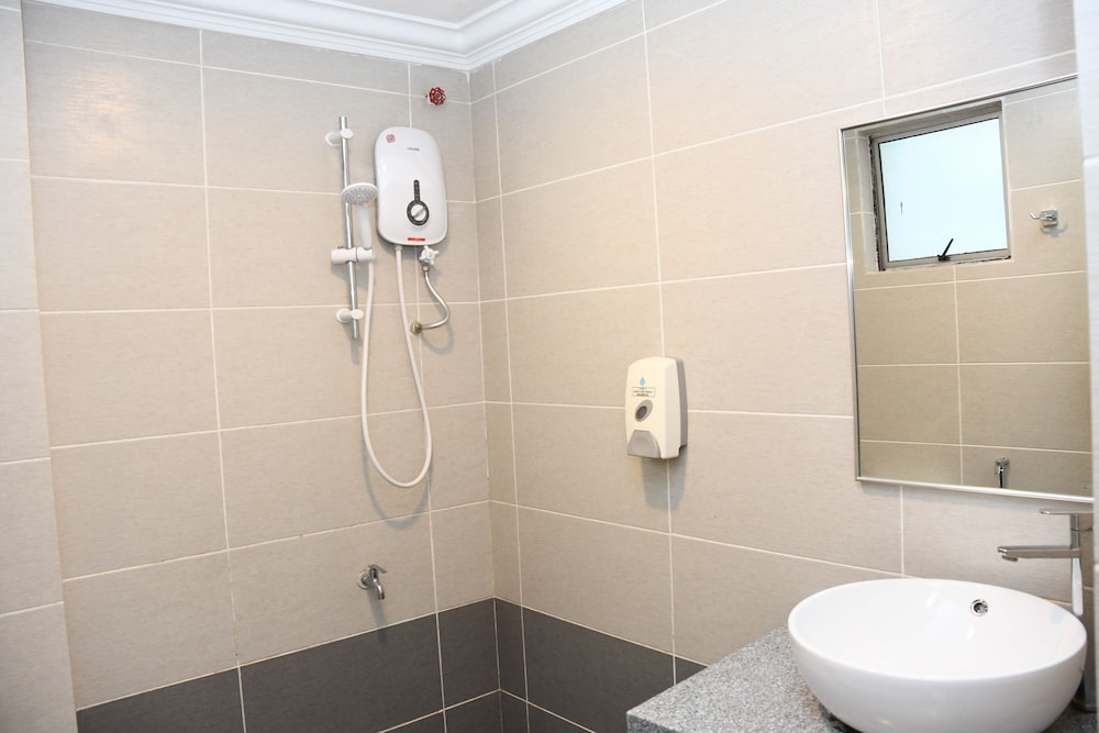 Promenade Service Apartments 68/72