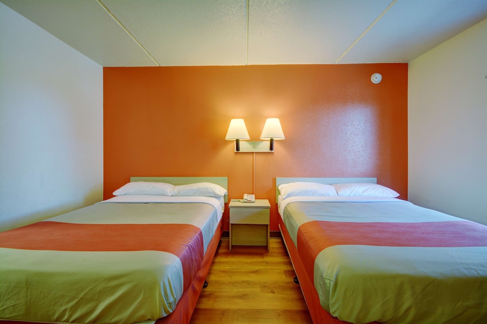 Motel6 Chicopee, MA - Springfield 22/37