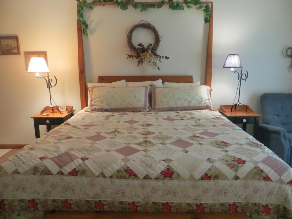 Snyder Apos S Shoreline Inn 22/73