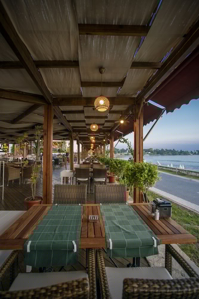 SIDE BEACH CLUB 22/33