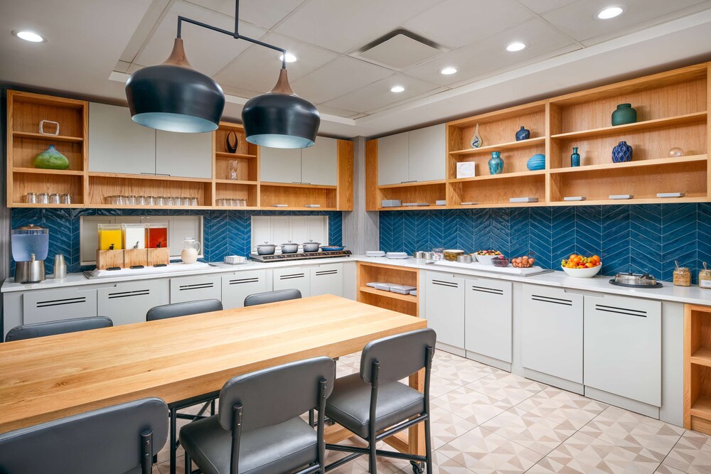 Hyatt Place Greensboro 46/54