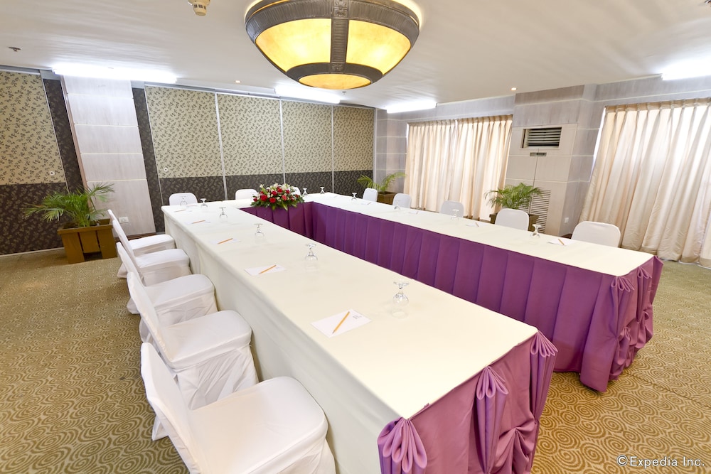 Crown Regency Suites Mactan 40/74