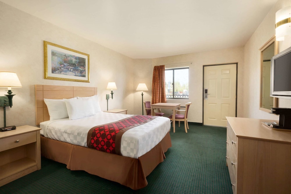 Travelodge by Wyndham Niagara Falls 15/32