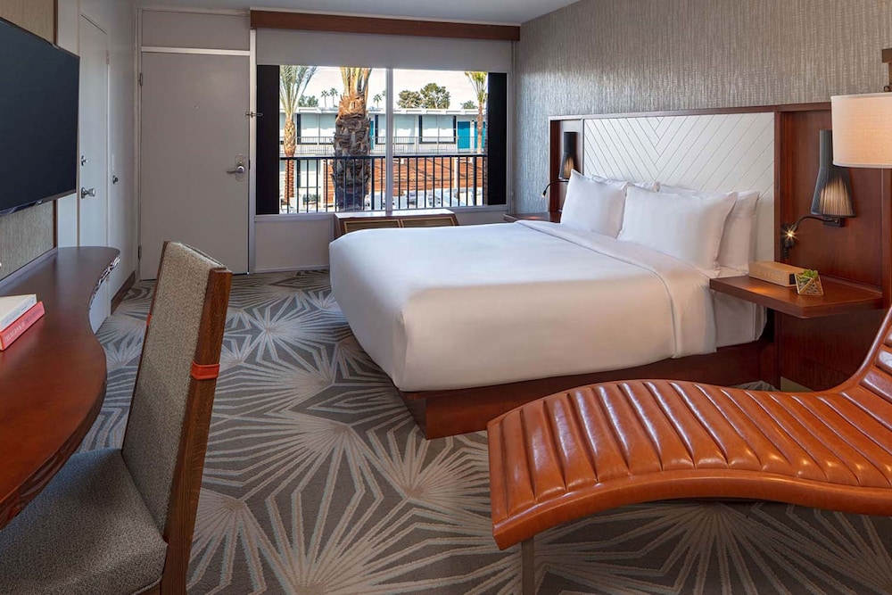 Hotel Adeline 24/64