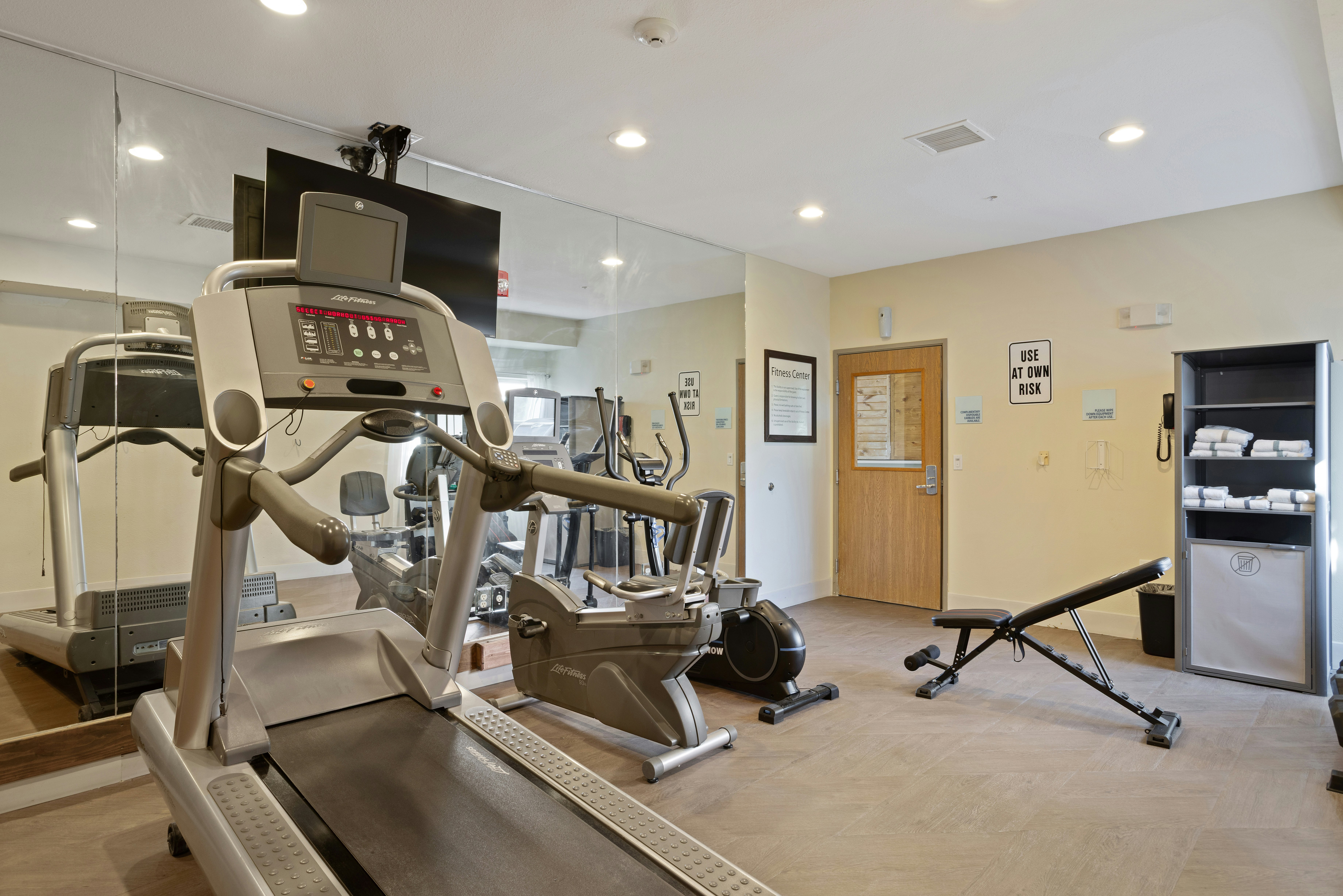 Holiday Inn Express & Suites Torrington 45/78