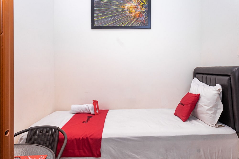 RedDoorz near Alun Alun Bandung 2 14/32