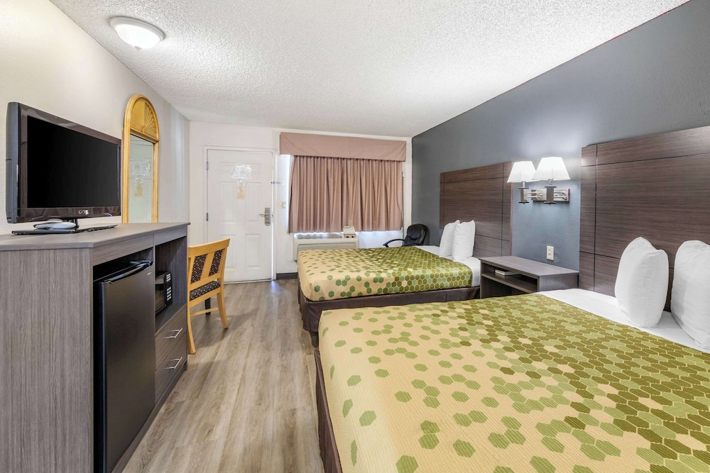 Econo Lodge On Historic Route 66 17/35