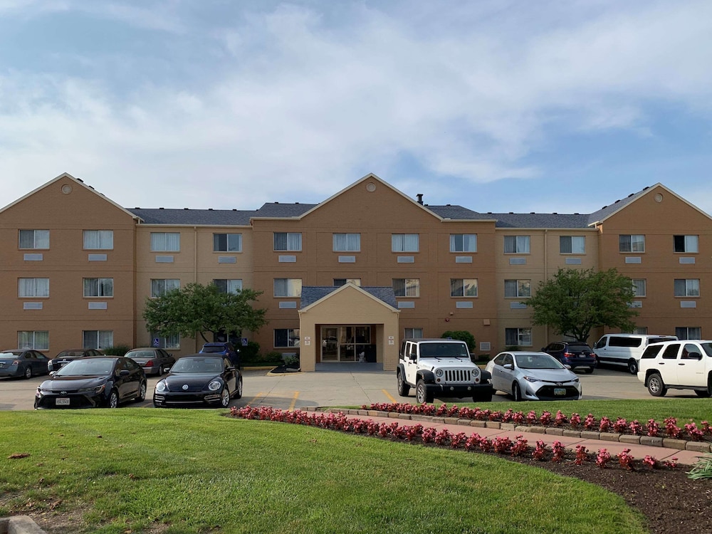 Clarion Pointe Fairborn near Wright Patterson AFB 1/25