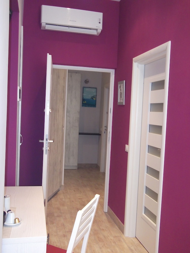 Five Rooms Rome 4/63