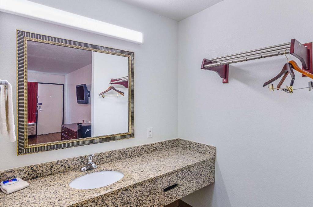Motel6 Troy, AL 30/35