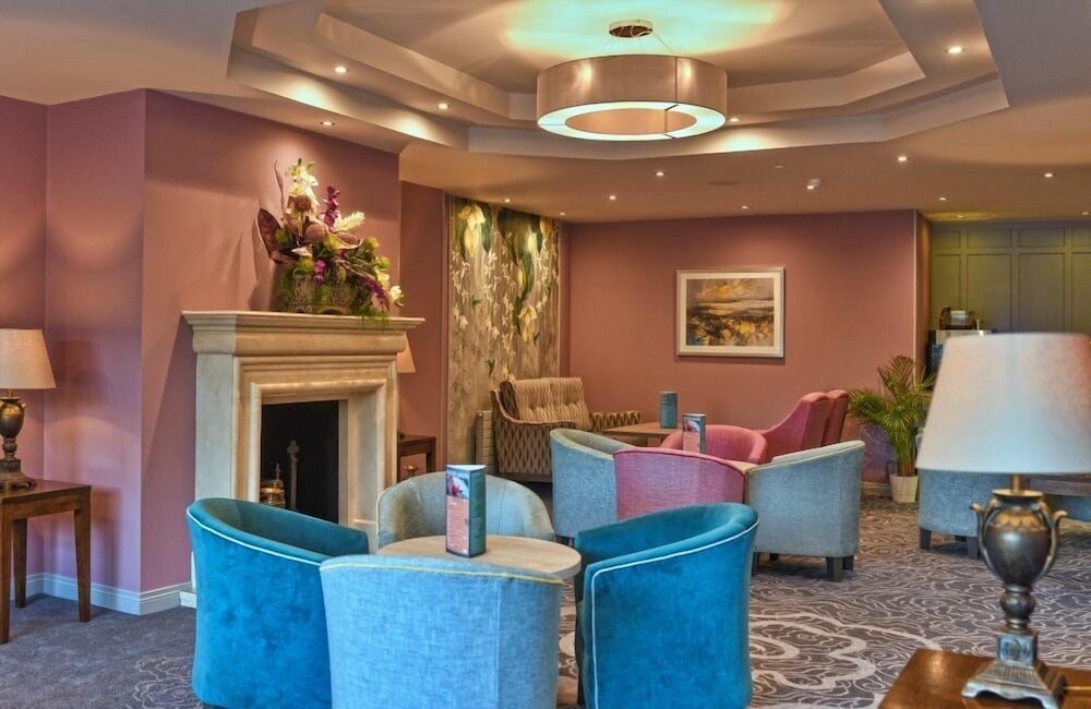 The Lodge Hotel 24/49