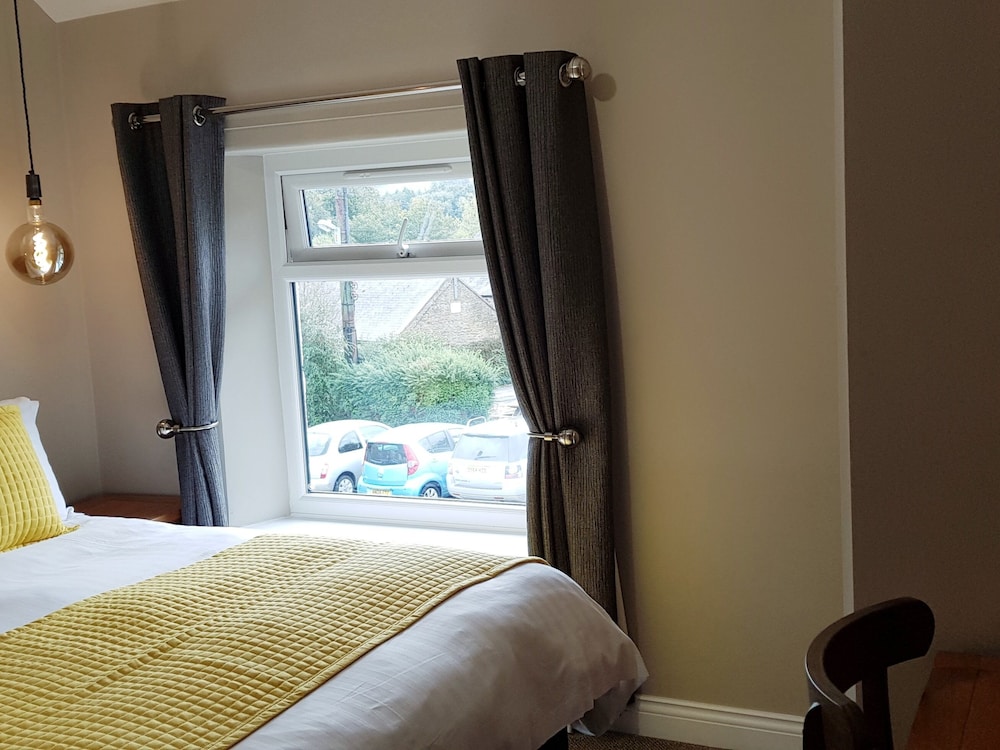 The Bowes Hotel 16/56