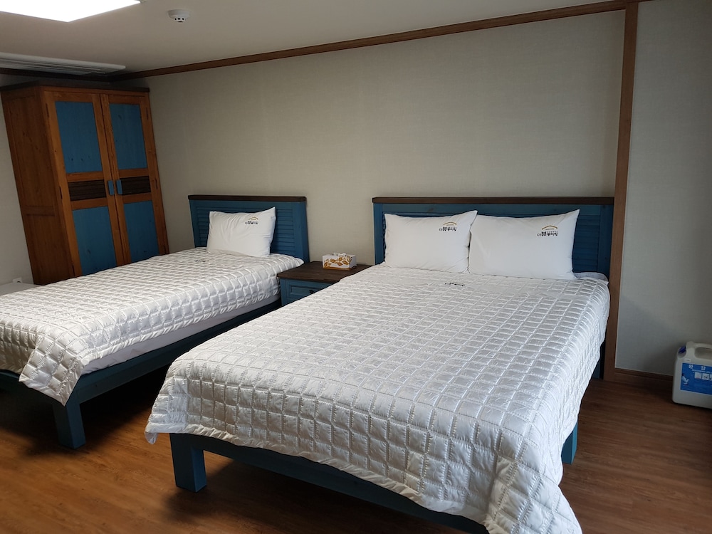The View Hostel 7/27