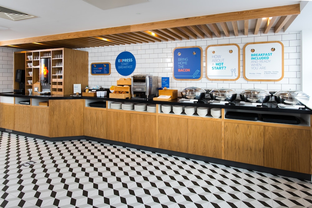 HOLIDAY INN EXPRESS CARDIFF BAY 8/39