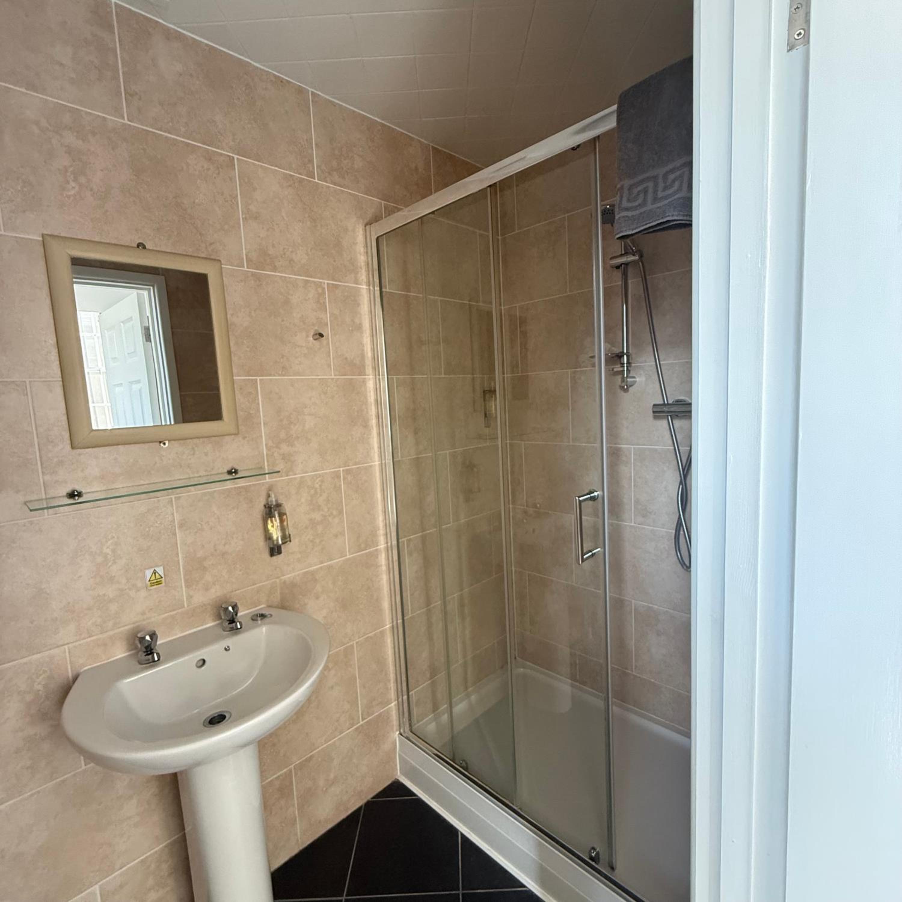 Central Hotel Gloucester by Roomsbooked 14/14