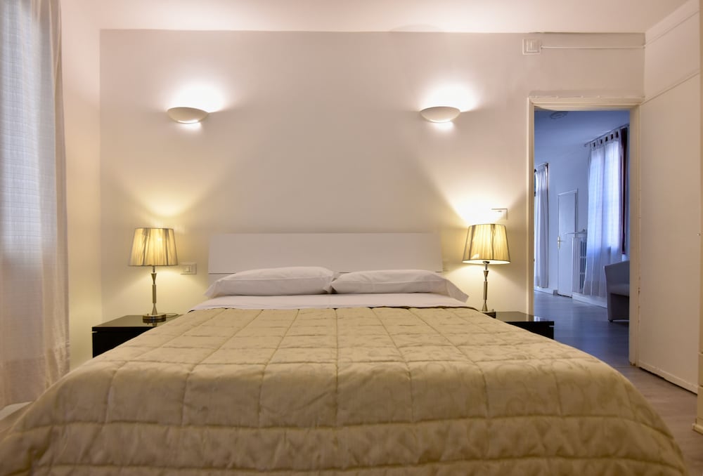 2 Bedrooms, Apartment, 1 Single and 2 Double Beds, Canal View, Terrace