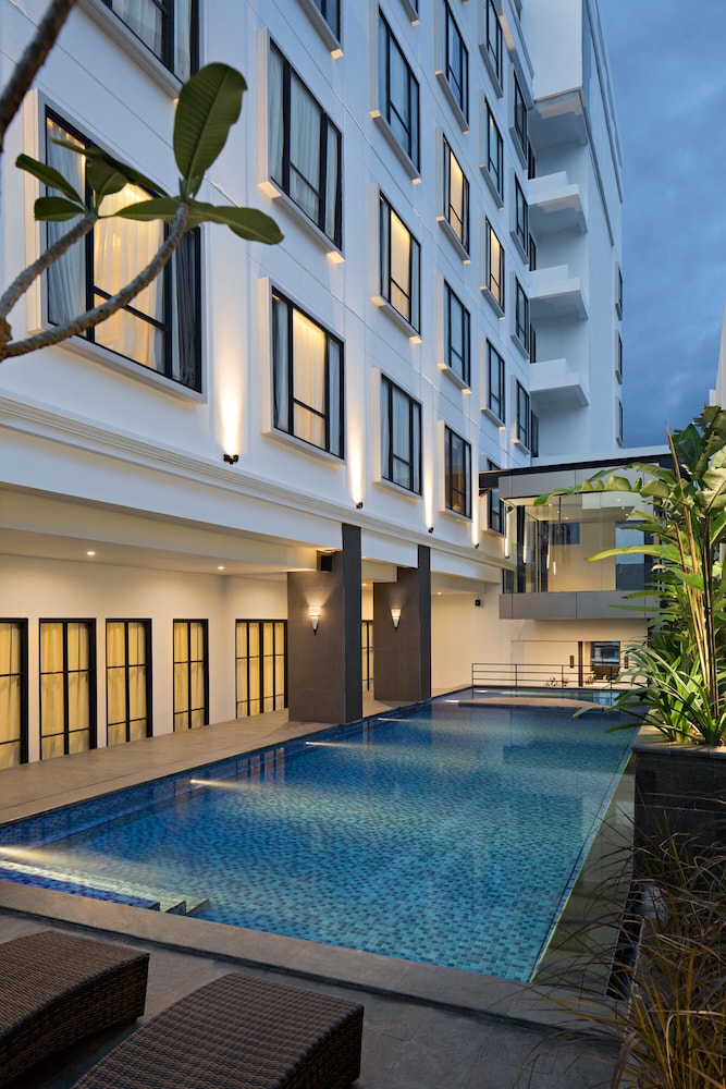 Sutasoma Hotel 8/52