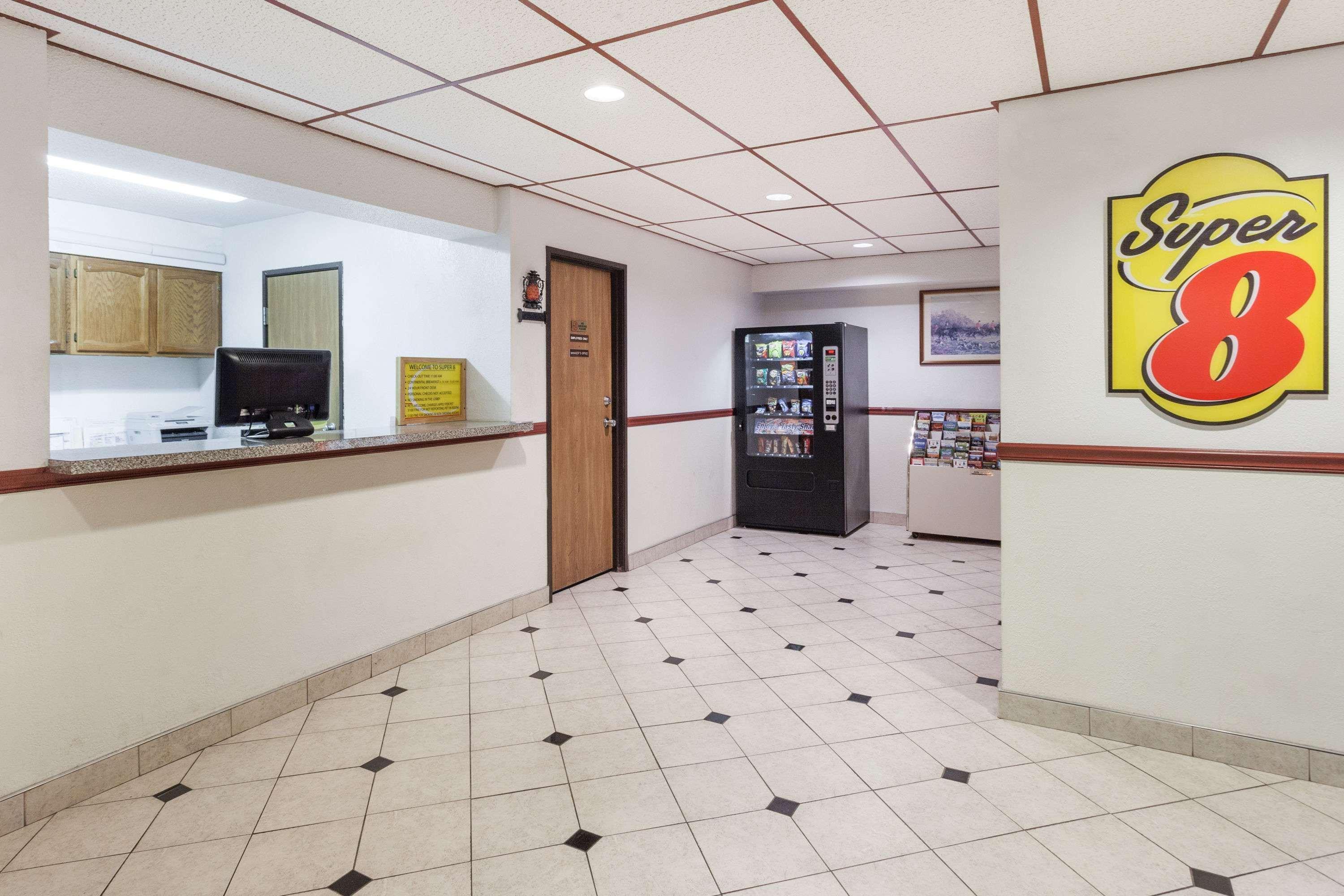 Super 8 by Wyndham Winchester VA 4/16