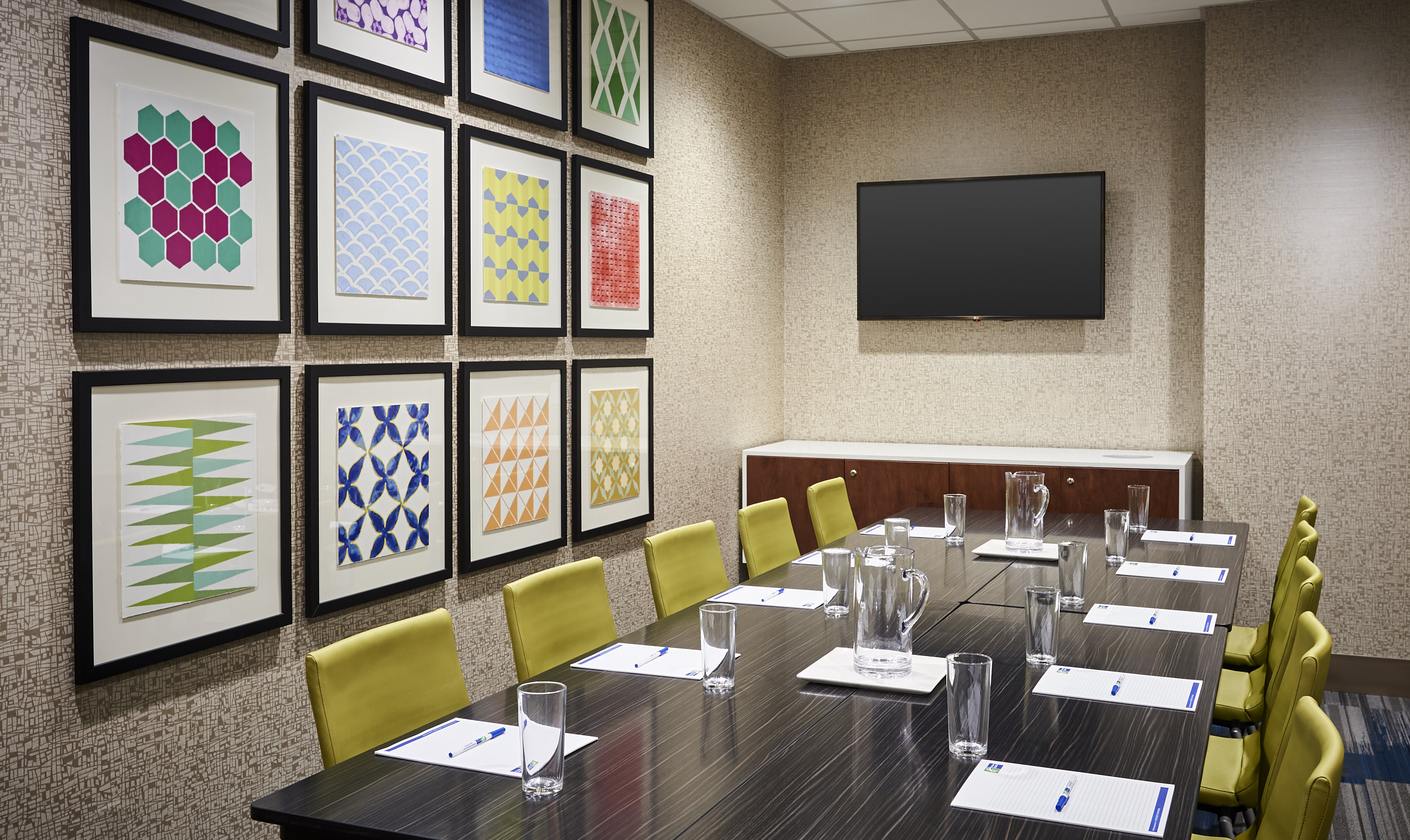 Holiday Inn Express Windsor Waterfront 59/77