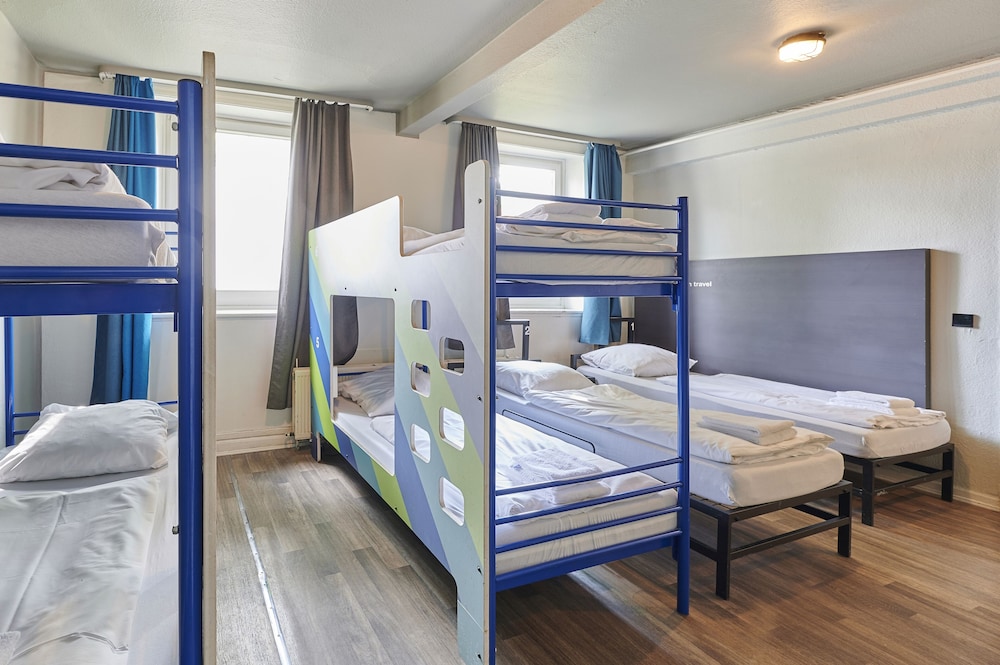 6 BEDROOMS