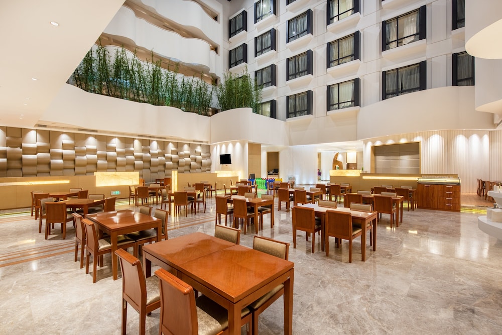 HOLIDAY INN EXPRESS SHENYANG GOLDEN CORRIDOR 37/49