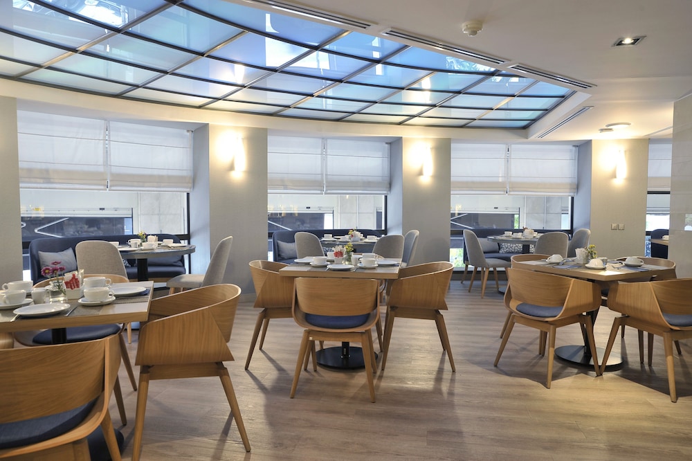 Melia Athens 57/73