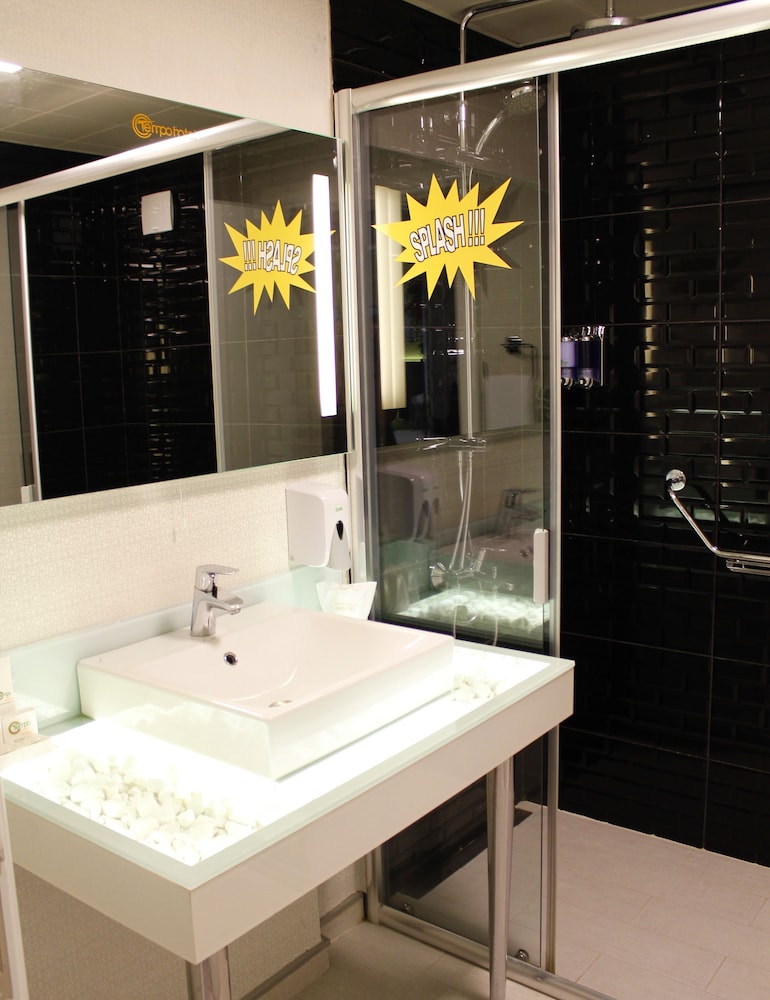 TEMPO FAIR SUITES 64/65