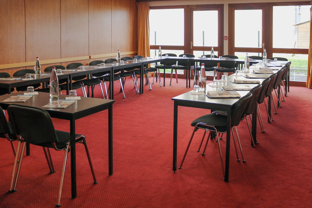 Brit Hotel Agen - L Aquitaine 46/53