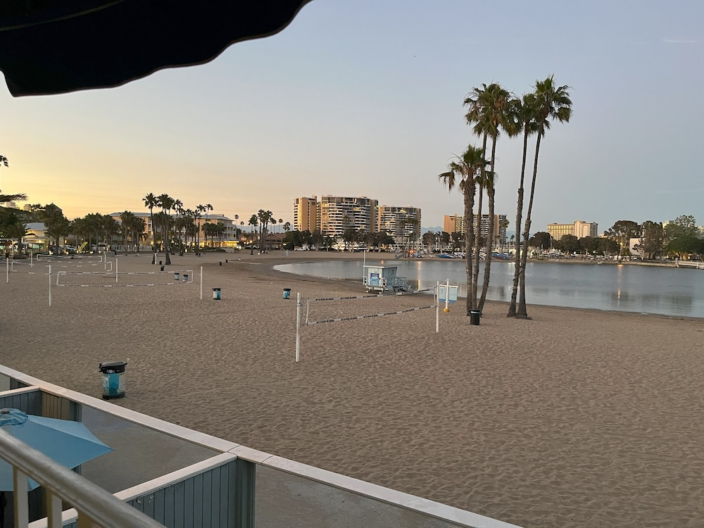 Foghorn Harbor Inn 48/55