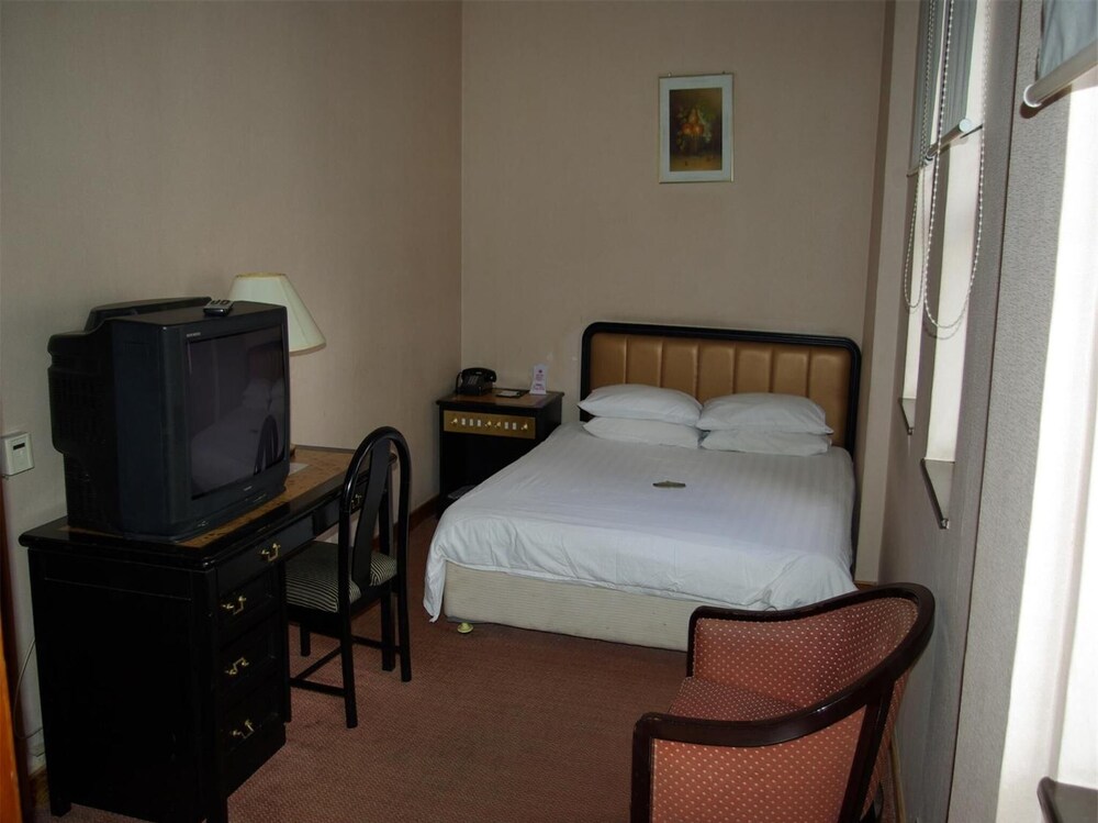 Aiqun Hotel 33/70