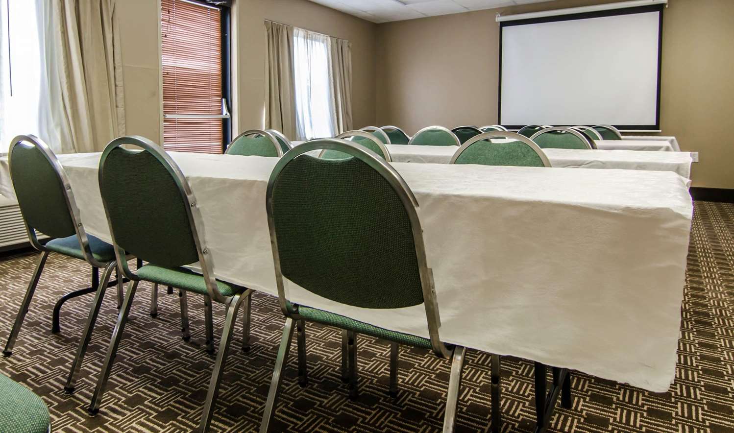 Quality Suites St. Joseph 23/24