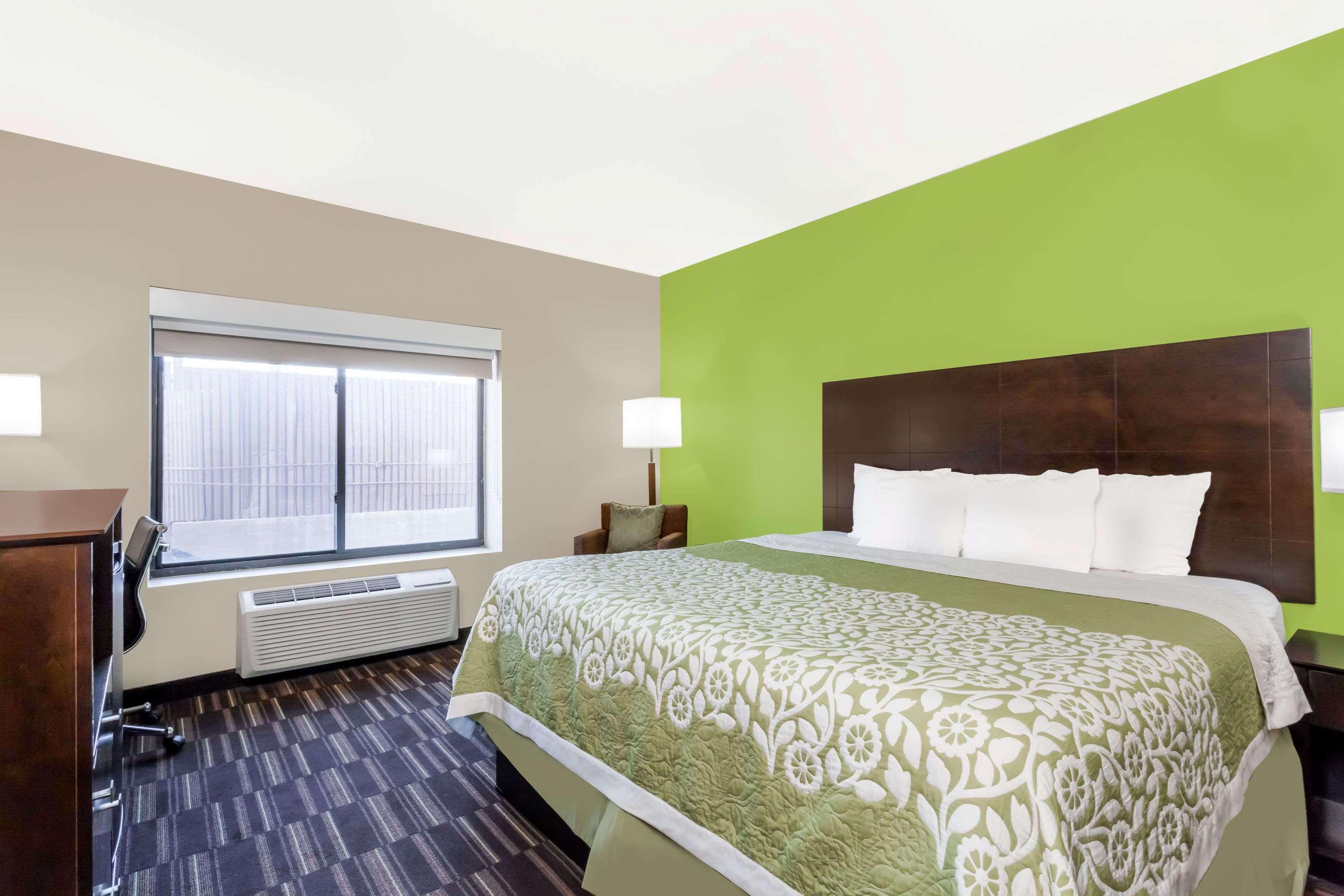 Days Inn & Suites by Wyndham Jamaica JFK Airport 4/20