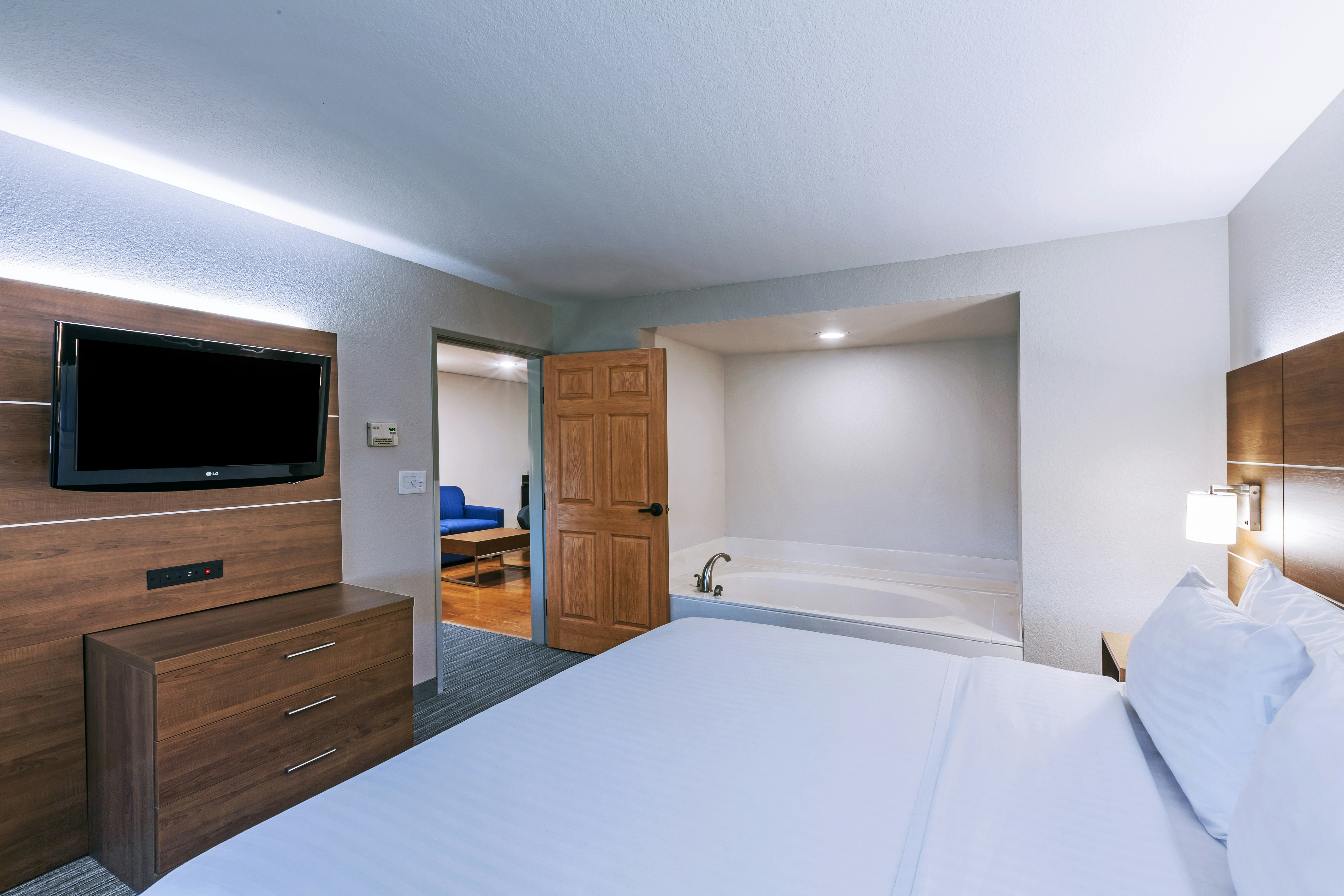 Holiday Inn Express Hotel and Suites Tulsa S Broken Arrow Hwy 51 22/80