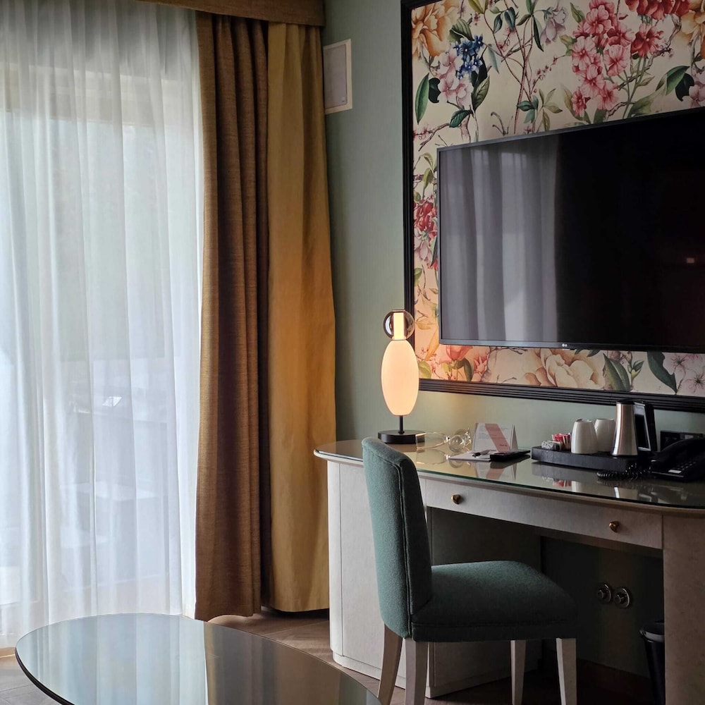Parc Hotel Flora 69/80