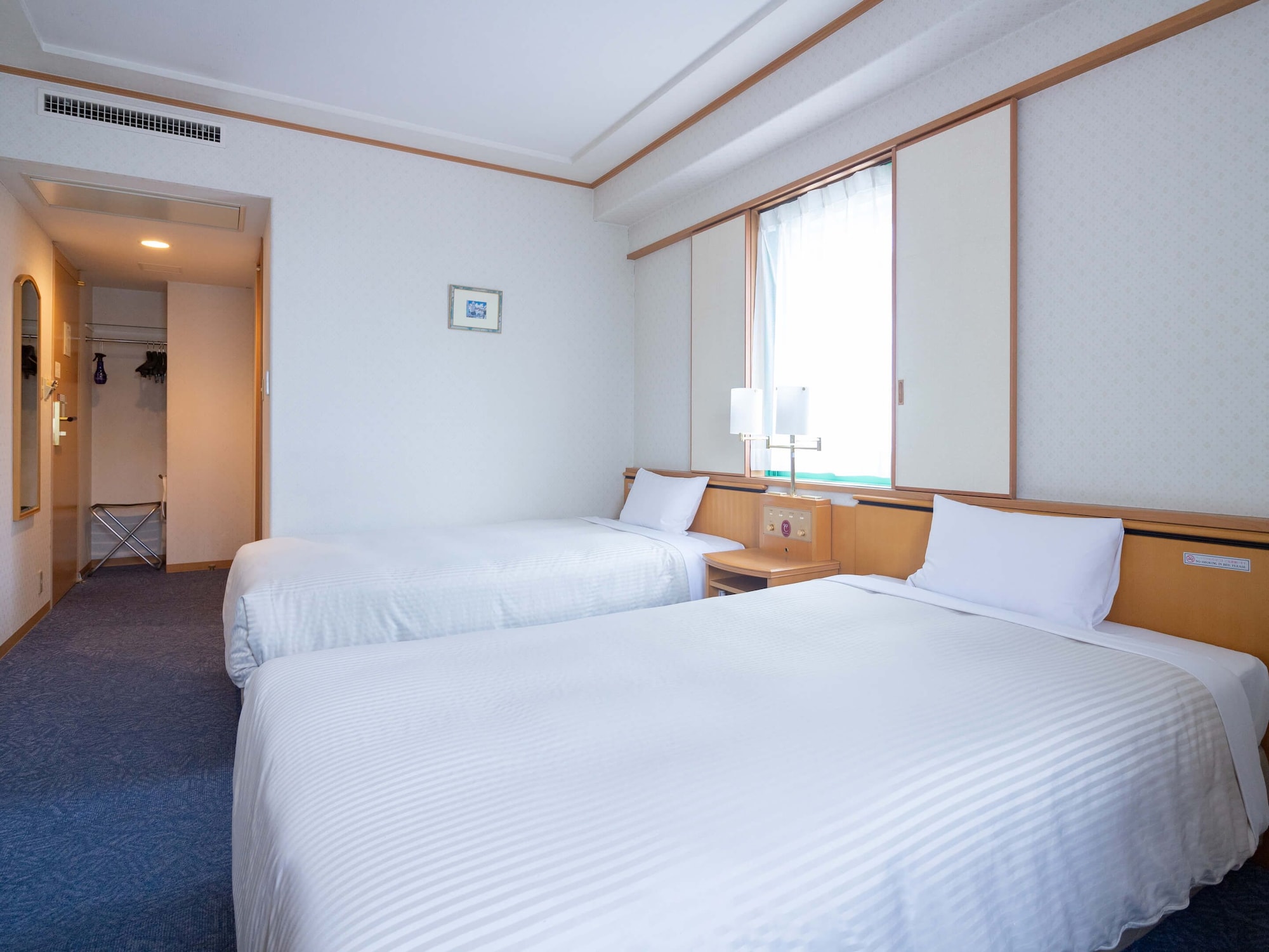 ROOM, TWIN BEDS, SMOKING