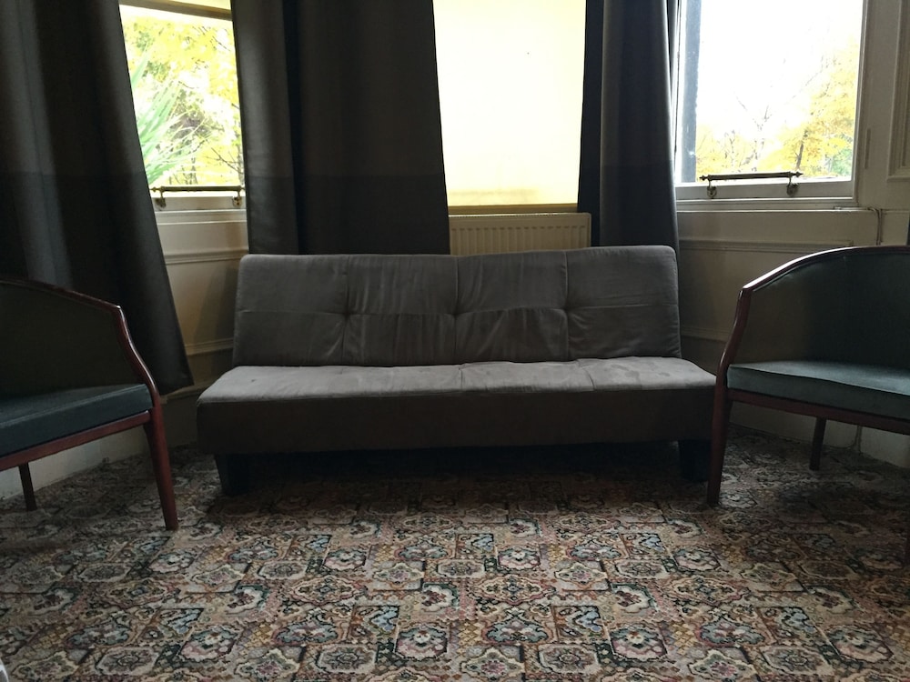 Edinburgh House Hotel 31/50