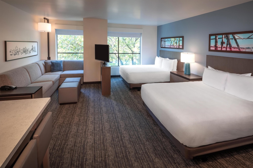 Hyatt House Seattle Downtown 24/74