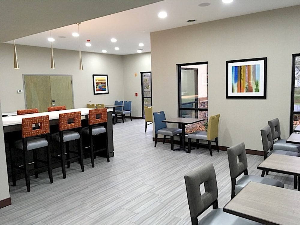 Baymont By Wyndham Clarksville 32/39