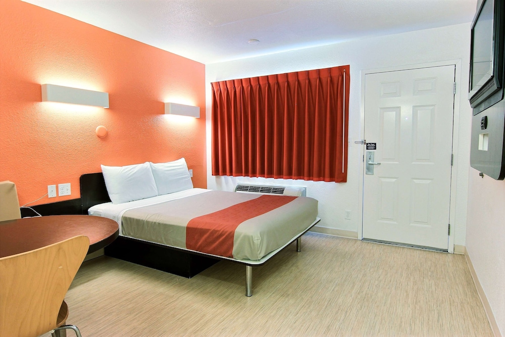 Motel6 Corpus Christi, TX - East - North Padre Island 32/58