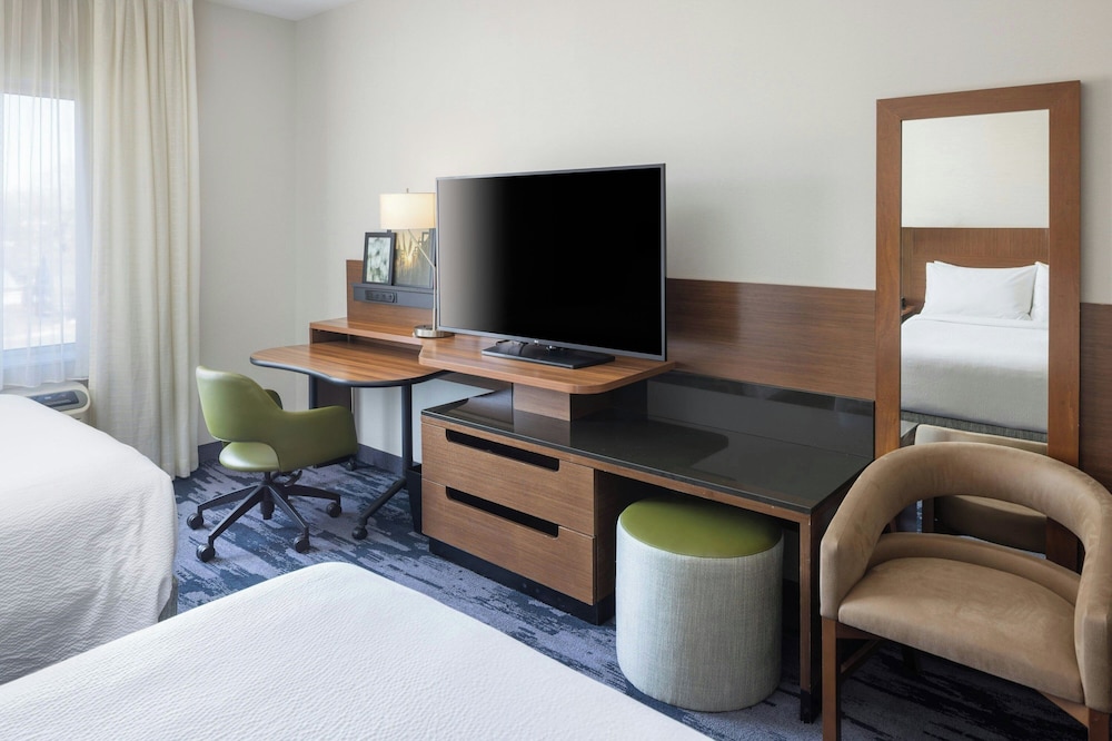 Fairfield Inn Suites Springfield Northampton Amherst 44/52