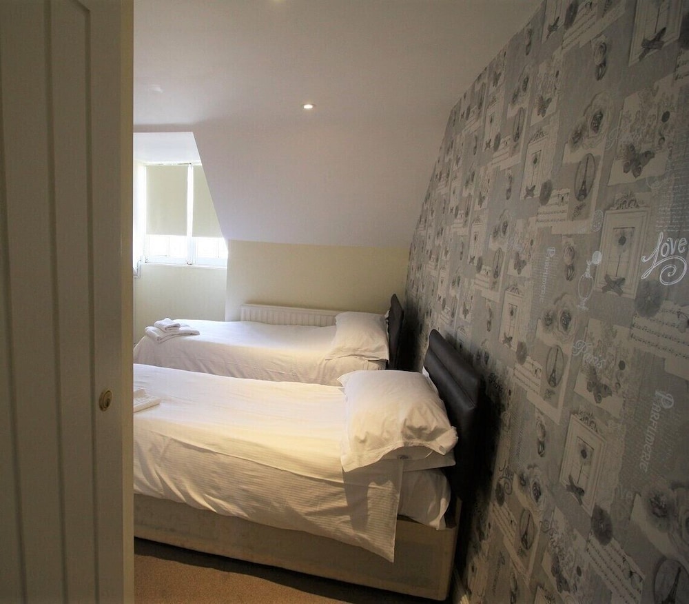 The Saracens Head Hotel 6/37